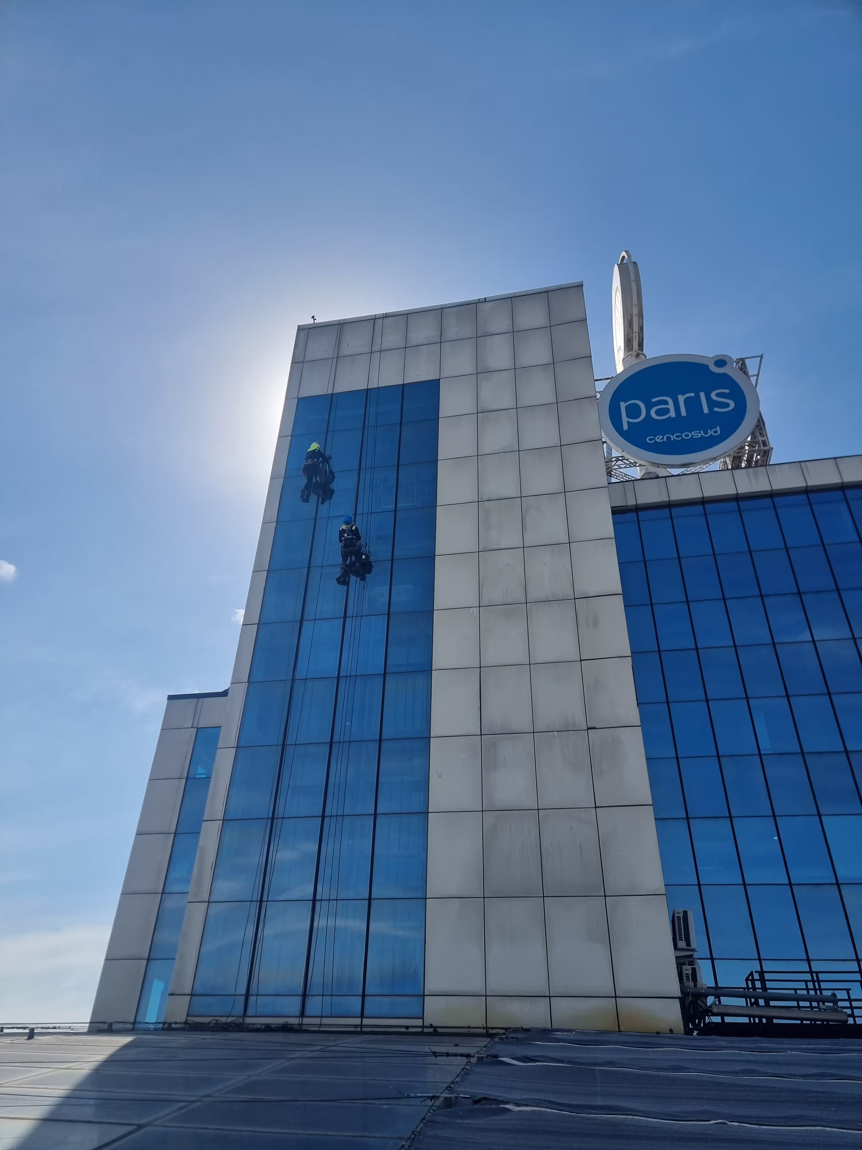 Renovación de fachada vidriada en Mall Arauco Chillán
